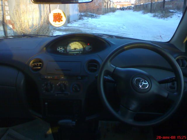 2003 Toyota Vitz