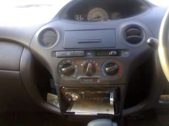 2003 Vitz