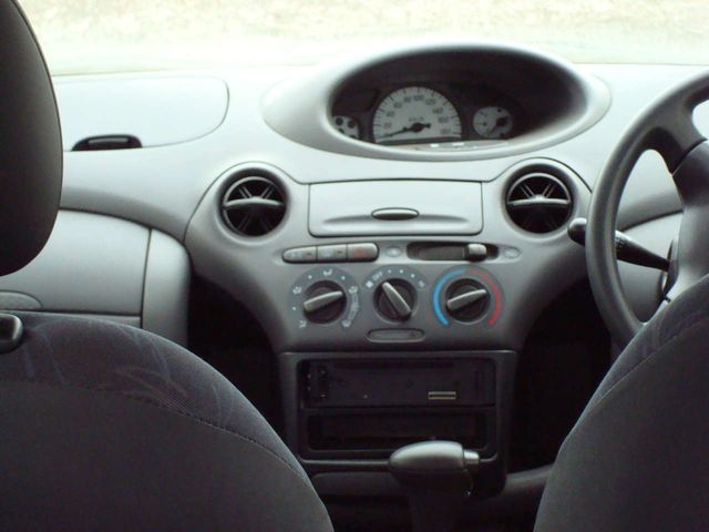 2003 Toyota Vitz