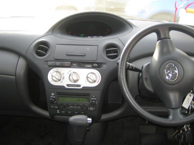 2003 Toyota Vitz