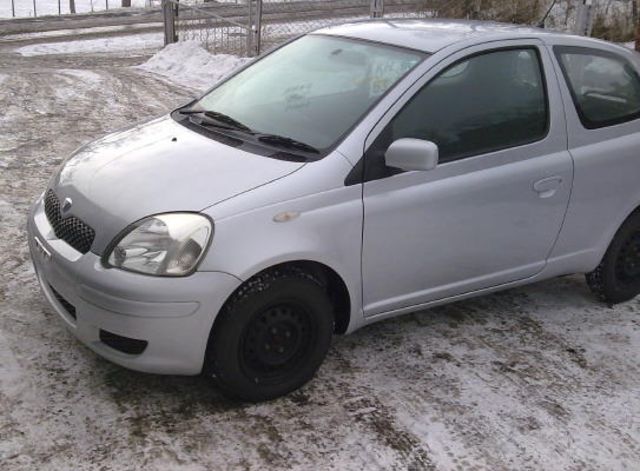 2003 Toyota Vitz