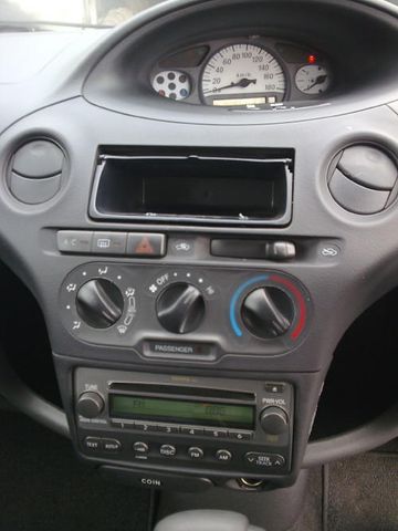 2003 Toyota Vitz