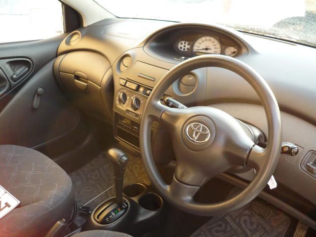 2003 Toyota Vitz