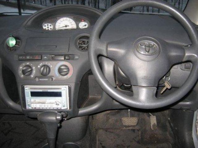 2003 Toyota Vitz