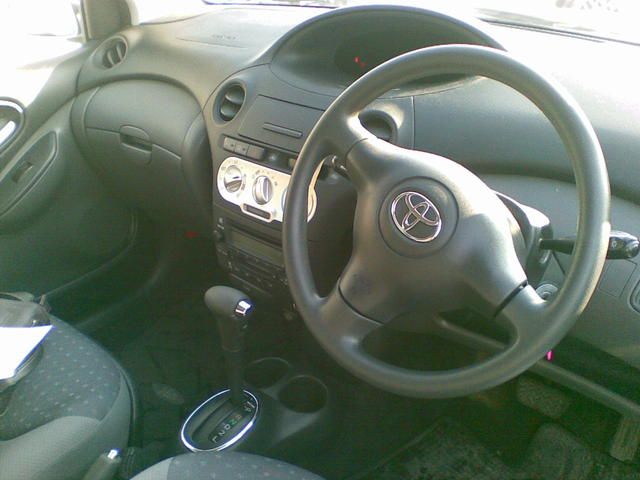 2003 Toyota Vitz