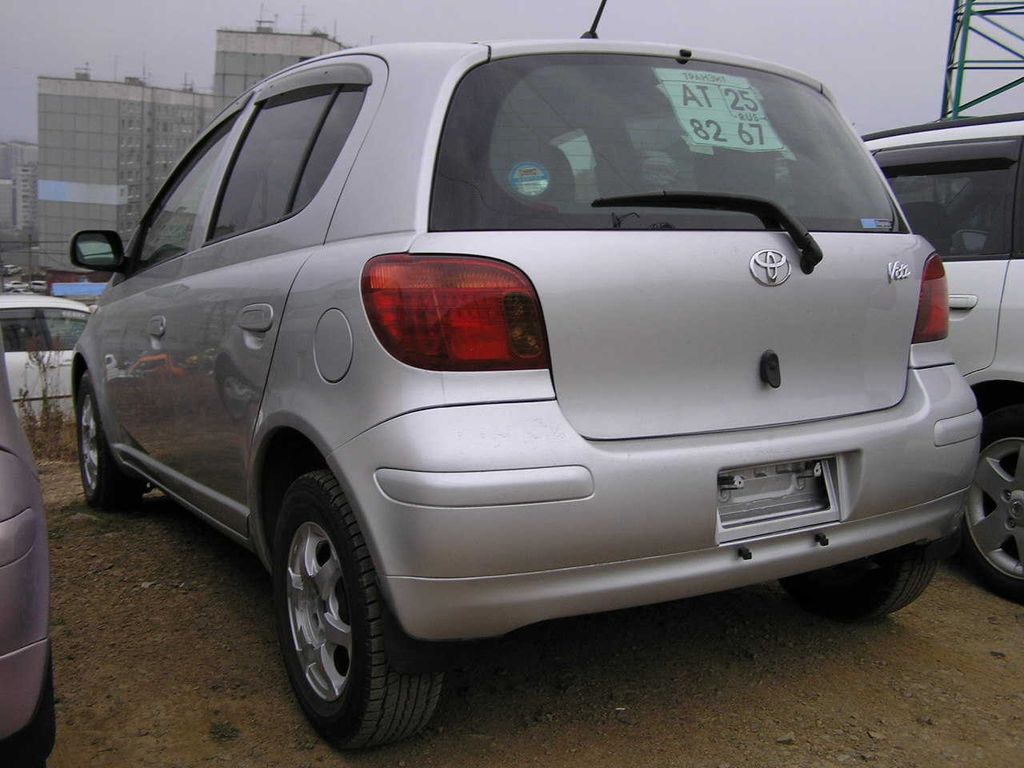 2003 Toyota Vitz