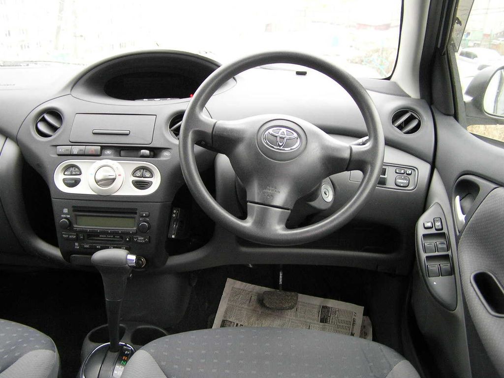 2003 Toyota Vitz
