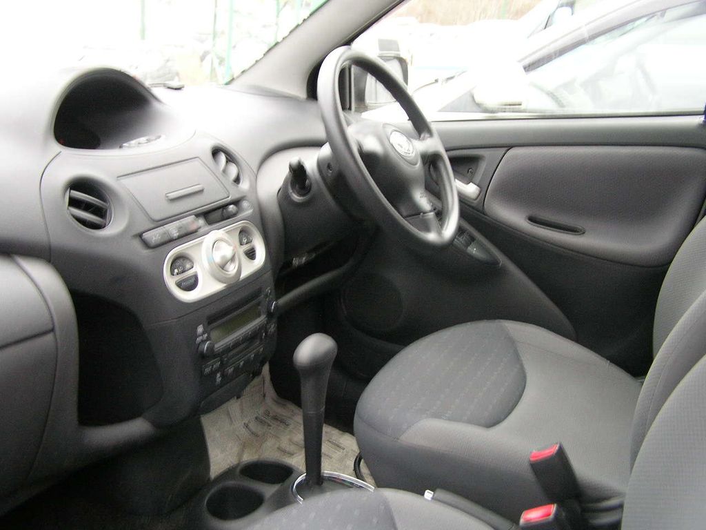 2003 Toyota Vitz