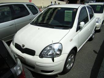 2003 Toyota Vitz Photos