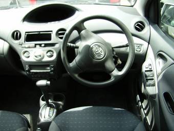 2003 Toyota Vitz Photos