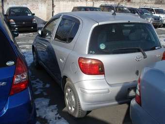 2003 Toyota Vitz Photos