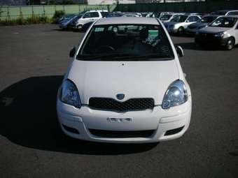 2003 Toyota Vitz Photos