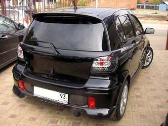 2003 Toyota Vitz Pics