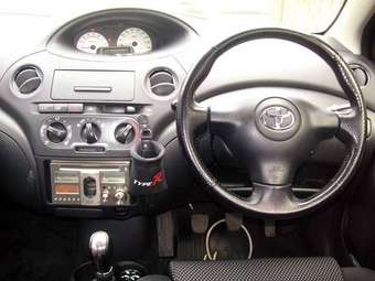 2003 Toyota Vitz Photos