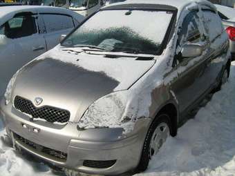 2003 Toyota Vitz Photos