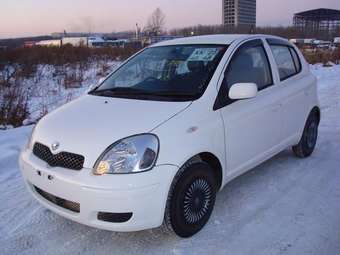 2003 Toyota Vitz Photos