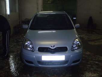 2003 Toyota Vitz Photos