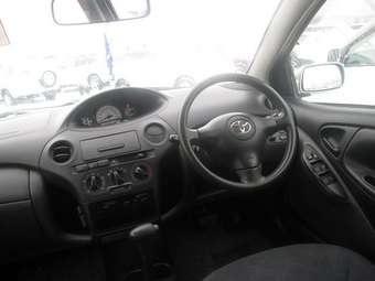 2003 Toyota Vitz Photos