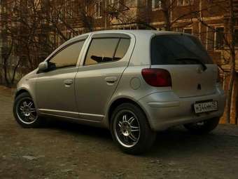 2003 Toyota Vitz Photos