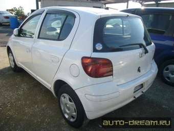 2003 Toyota Vitz Photos