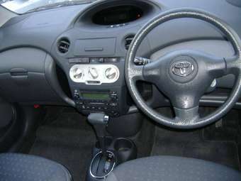 2003 Toyota Vitz Photos