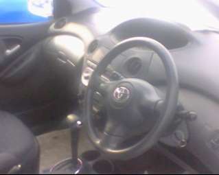 2003 Toyota Vitz Photos