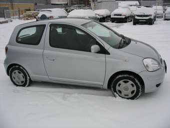2003 Toyota Vitz Photos