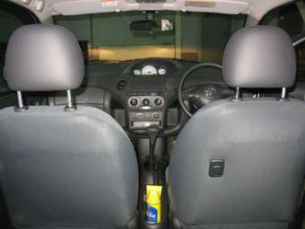 2003 Toyota Vitz Photos