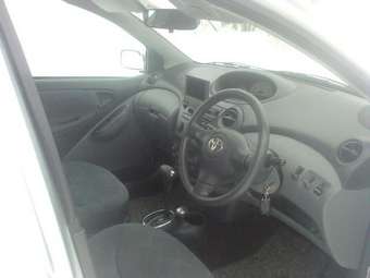 2003 Toyota Vitz Images