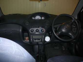 2003 Toyota Vitz Images