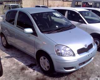 2003 Toyota Vitz Photos