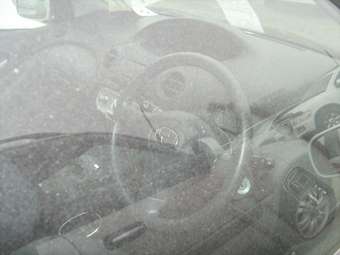 2003 Toyota Vitz Pics