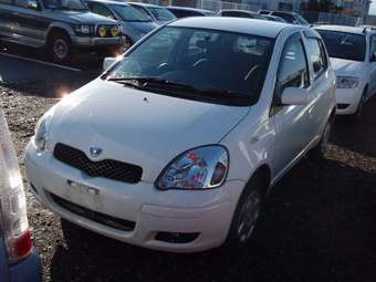 2003 Toyota Vitz Photos