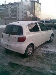 2003 Toyota Vitz Photos