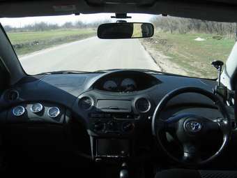 2003 Toyota Vitz Pictures
