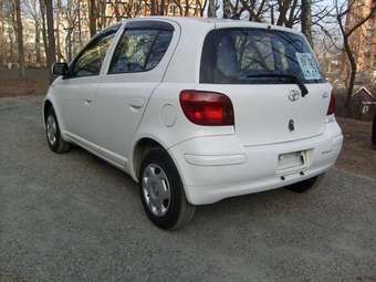 2003 Toyota Vitz Photos