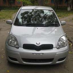 2003 Toyota Vitz Pics