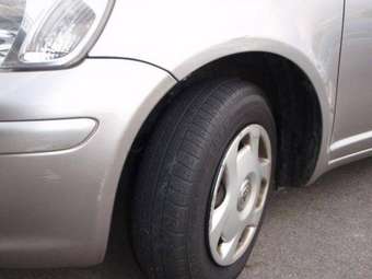 2003 Toyota Vitz Photos