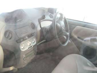 2003 Toyota Vitz Photos