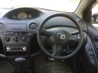 2003 Toyota Vitz Images