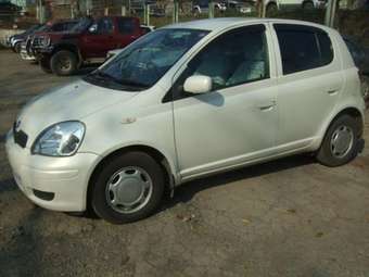 2003 Toyota Vitz Photos