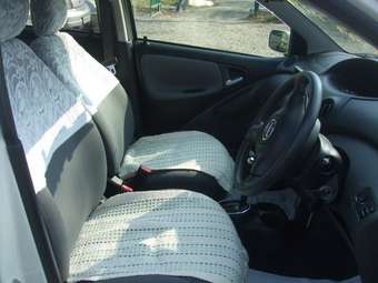 2003 Toyota Vitz Photos