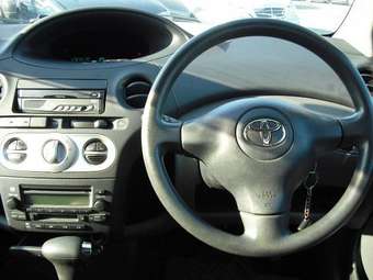 2003 Toyota Vitz Photos