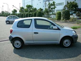 2003 Toyota Vitz Photos