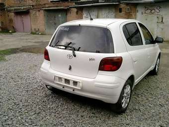 2003 Toyota Vitz Photos