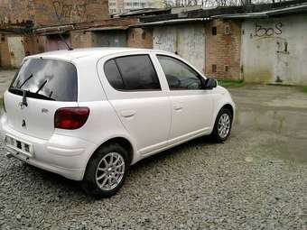 2003 Toyota Vitz Photos