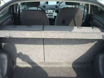 2003 Toyota Vitz Images