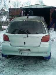2003 Toyota Vitz Photos