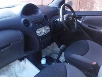 2003 Toyota Vitz Photos