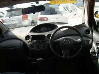 2003 Toyota Vitz Photos